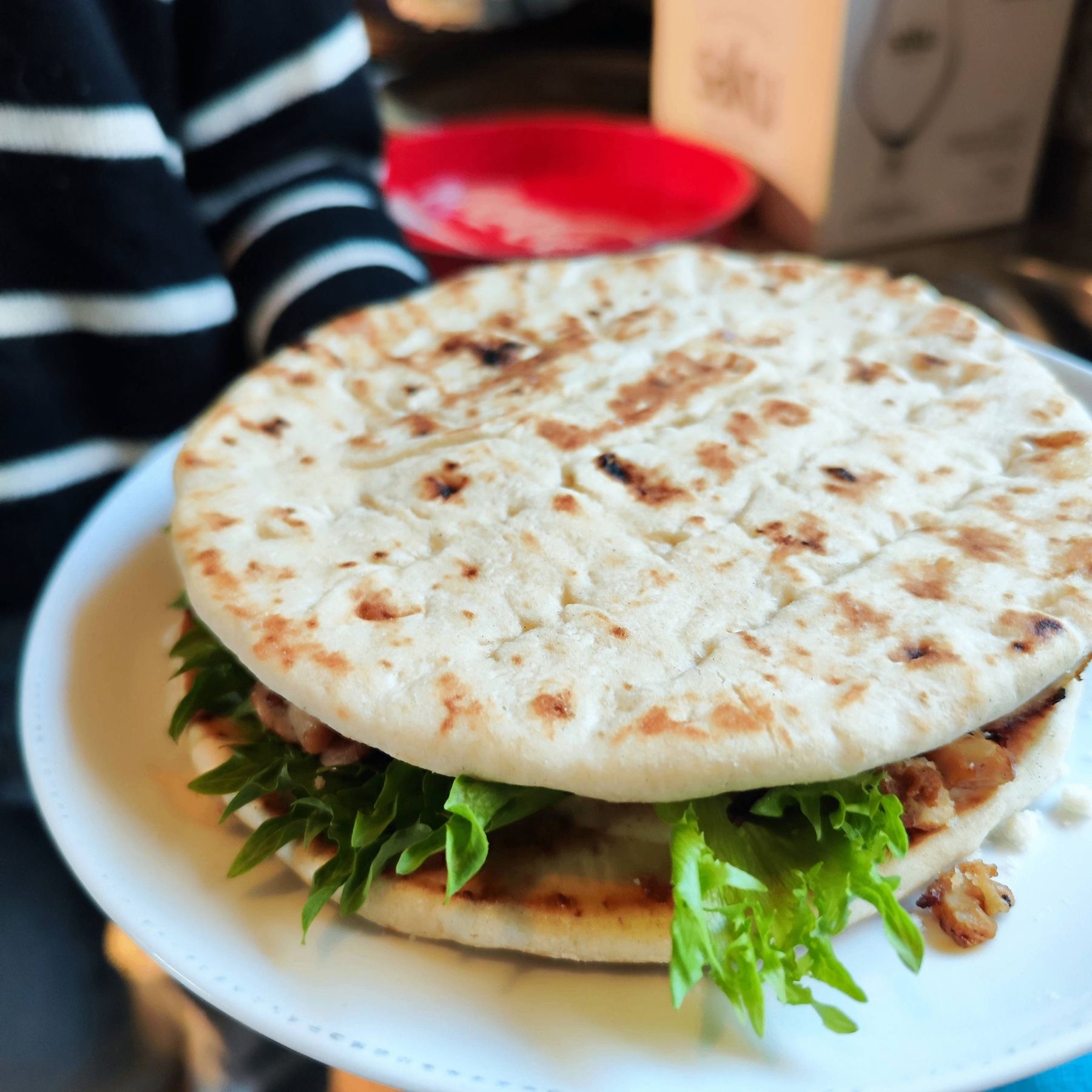 Kebabi pitaburger värske salatiga